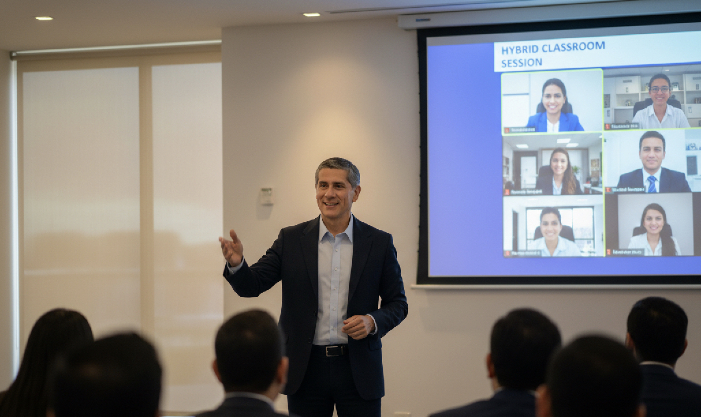 Un equipo diverso participando en una reunión productiva.
